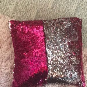 Reversible sequin pillow